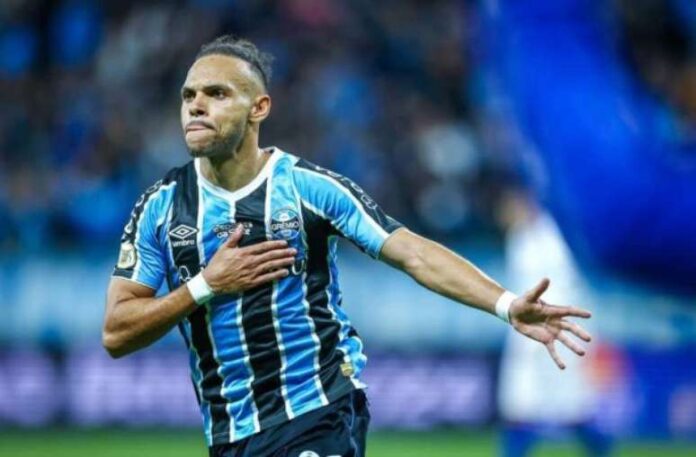Grêmio vence o Bahia e respira no Brasileirão