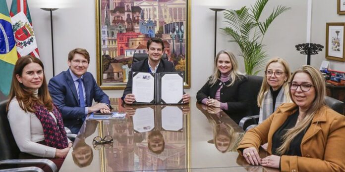 Prefeitura-de-Curitiba-formaliza-adesão-ao-Pacto-Brasil-pela-Integridade-Empresarial-como-Apoiadora-Institucional.jpg